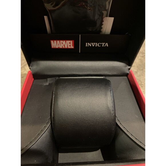 Invicta Limited Edition Marvel Watch Box with Cleaning Cloth - Picture 4 of 16